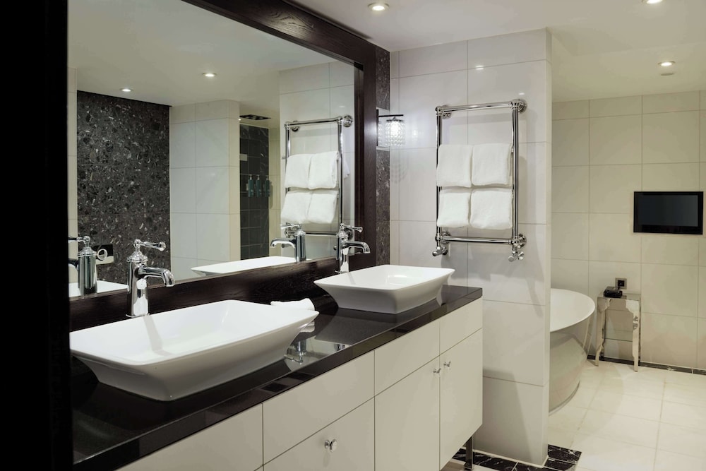 King Syon Suite - Photo 5