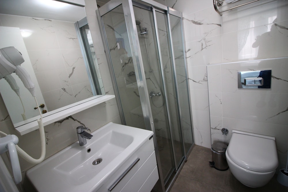 Standard Double Room - Photo 8