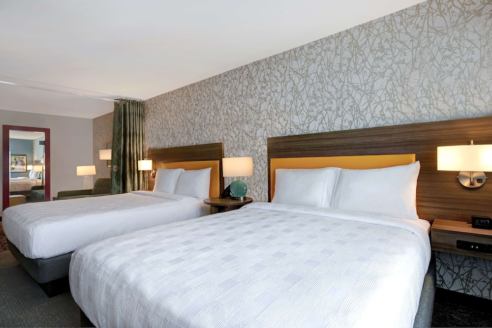 Studio, 2 Queen Beds, Accessible, Non Smoking (Hearing) - Photo 3