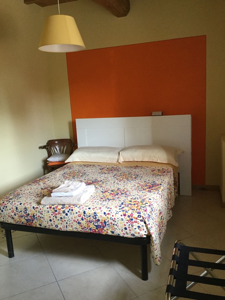 Double Or Twin Room (Up To 3 People )