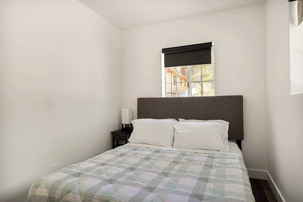 House, 1 Queen Bed, Patio, Mountain View (Into The Woods Bungalow) photo 3