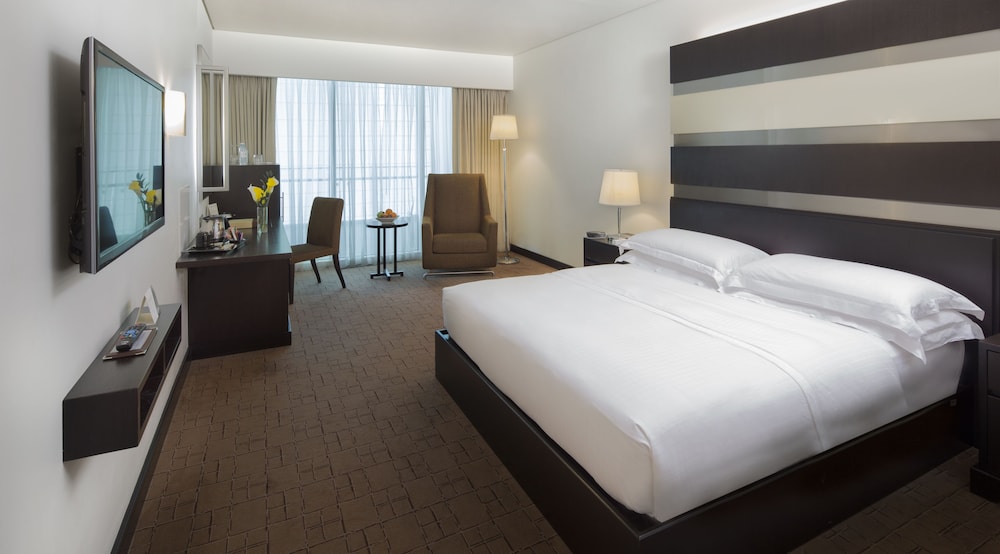 Deluxe Room At Concourse A Near Gate A1 Or A24