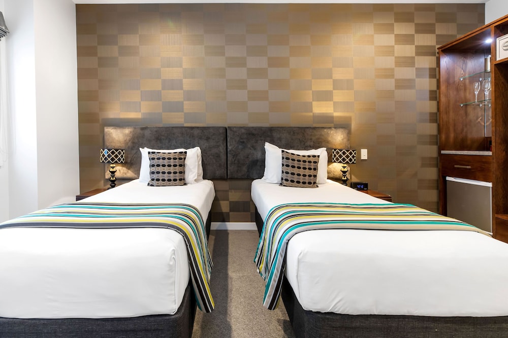 Deluxe King Room - Photo 7