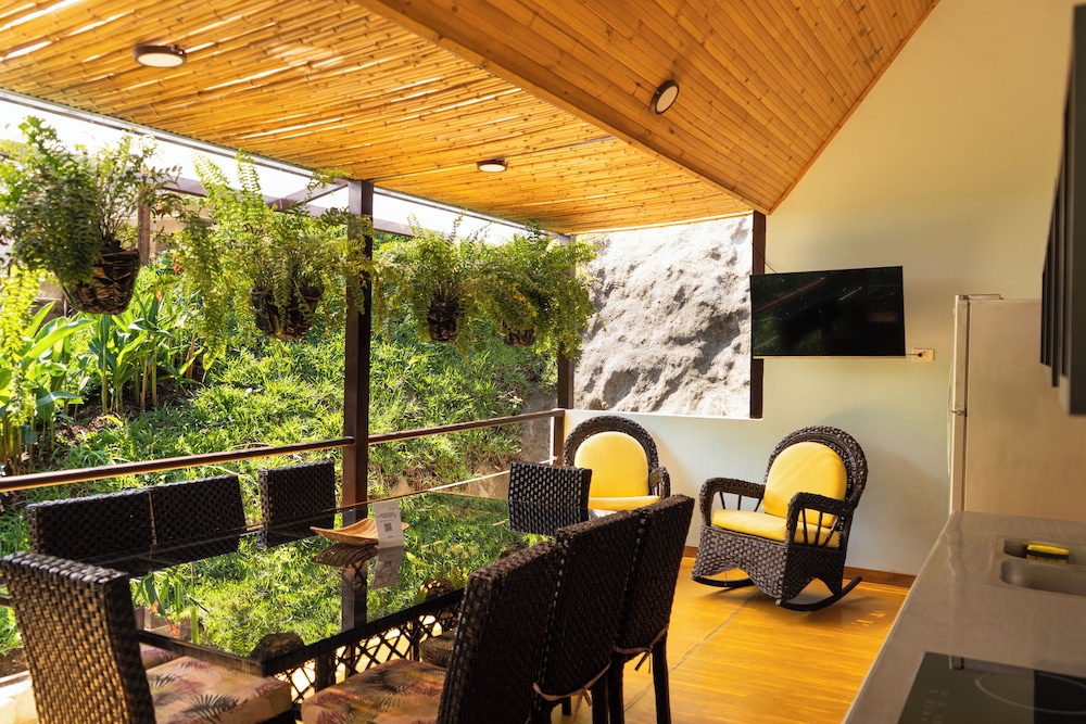Family Cabin, Balcony, Mountainside photo 3