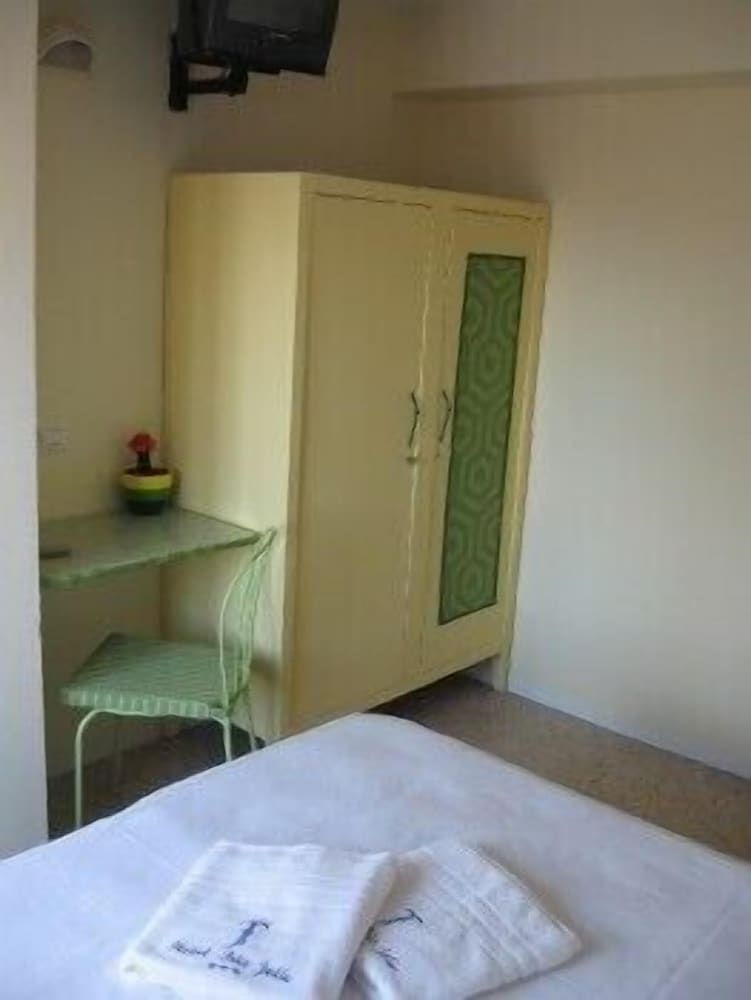 Standard Double Or Twin Room photo 3