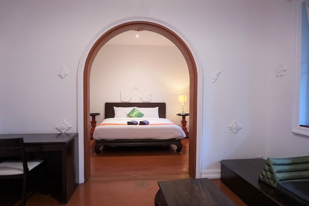 Deluxe Room with Bathtub photo 1