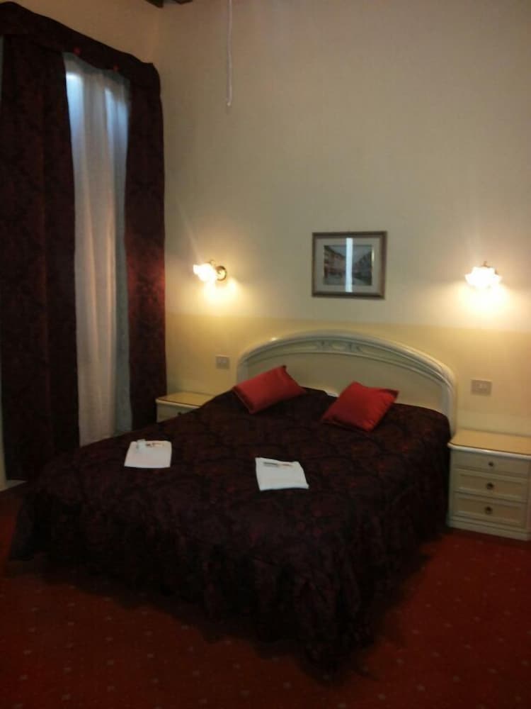 Standard Double or Twin Room photo 2
