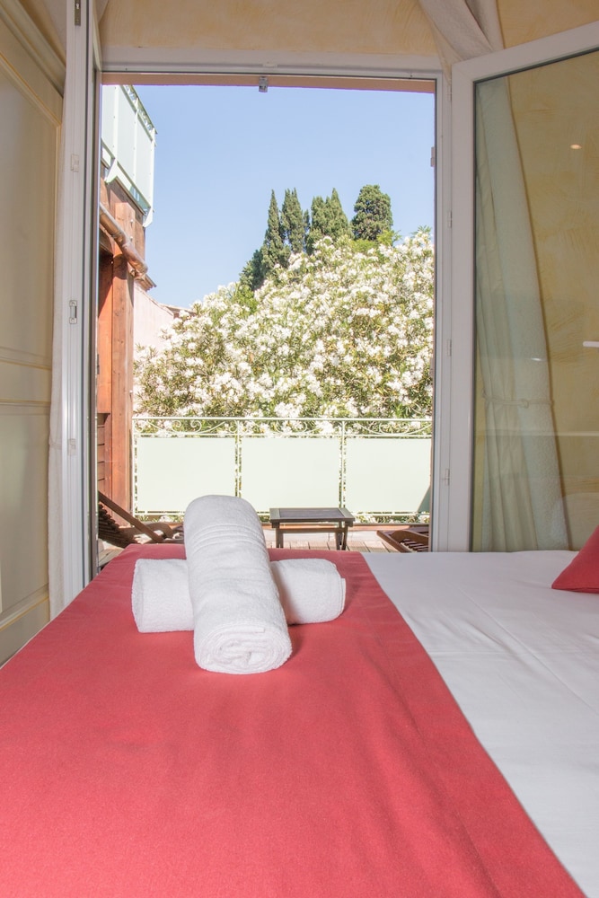 Double Room, 1 Queen Bed, Terrace, Garden View - Photo 4