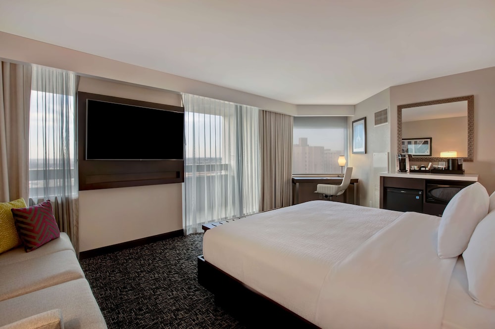 Suite, 1 King Bed, Balcony photo 1
