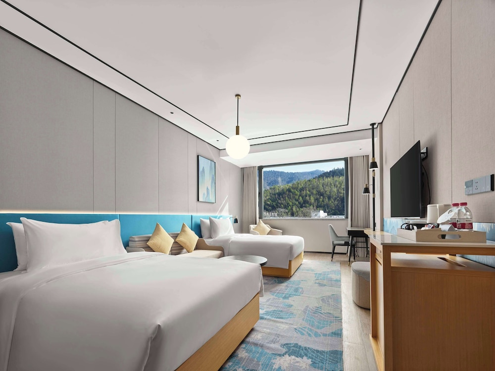 Room, 2 Twin Beds, Mountain View