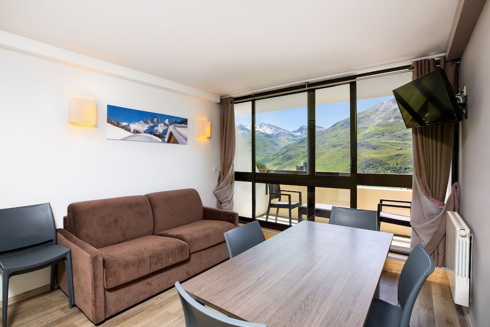 Apartment Quadruple Occupancy photo 2