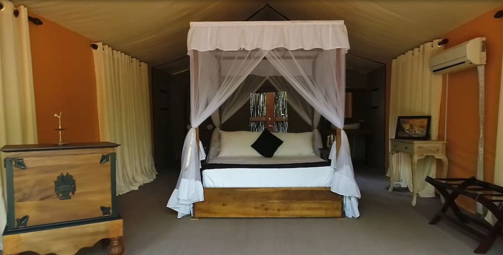 Luxury Tent, 1 King Bed, Non Smoking, Garden View photo 3