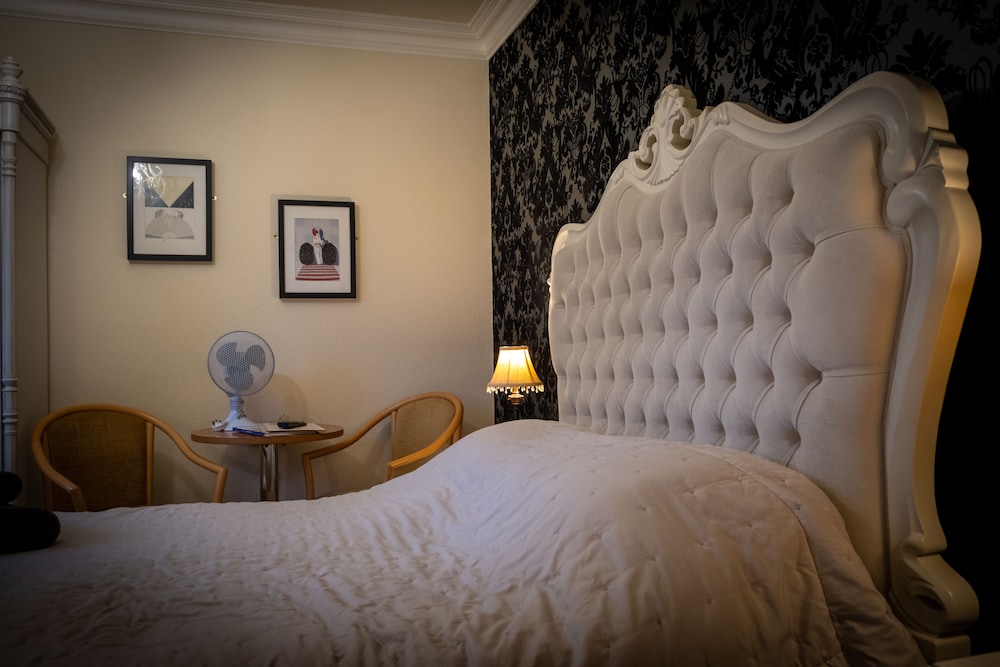 Classic Double Room, Bathtub photo 2