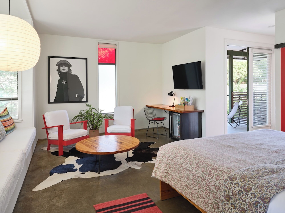 Deluxe Suite, 1 King Bed, Courtyard View (Courtyard King Studio)