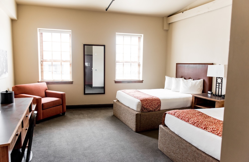 Classic Room, 2 Queen Beds - Photo 2