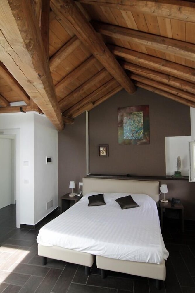 Superior Double or Twin Room, Mountain View (for 1 or 2 pax) photo 2