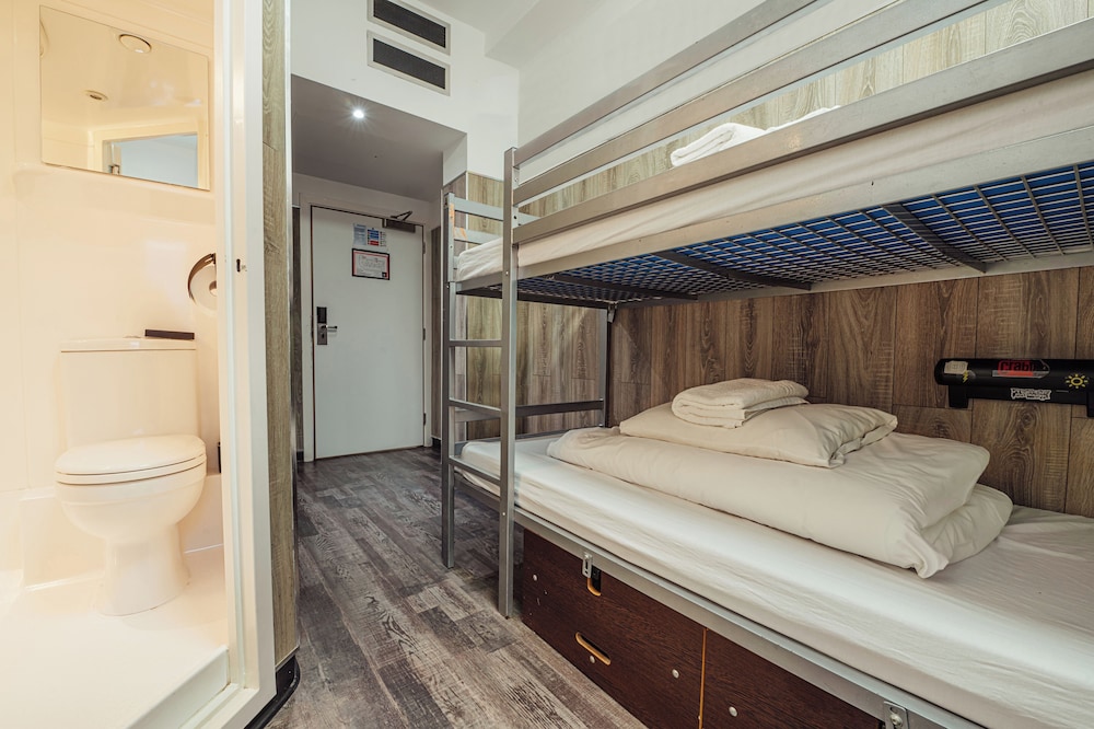 Bed in 4-Bed Female Ensuite Dormitory photo 3