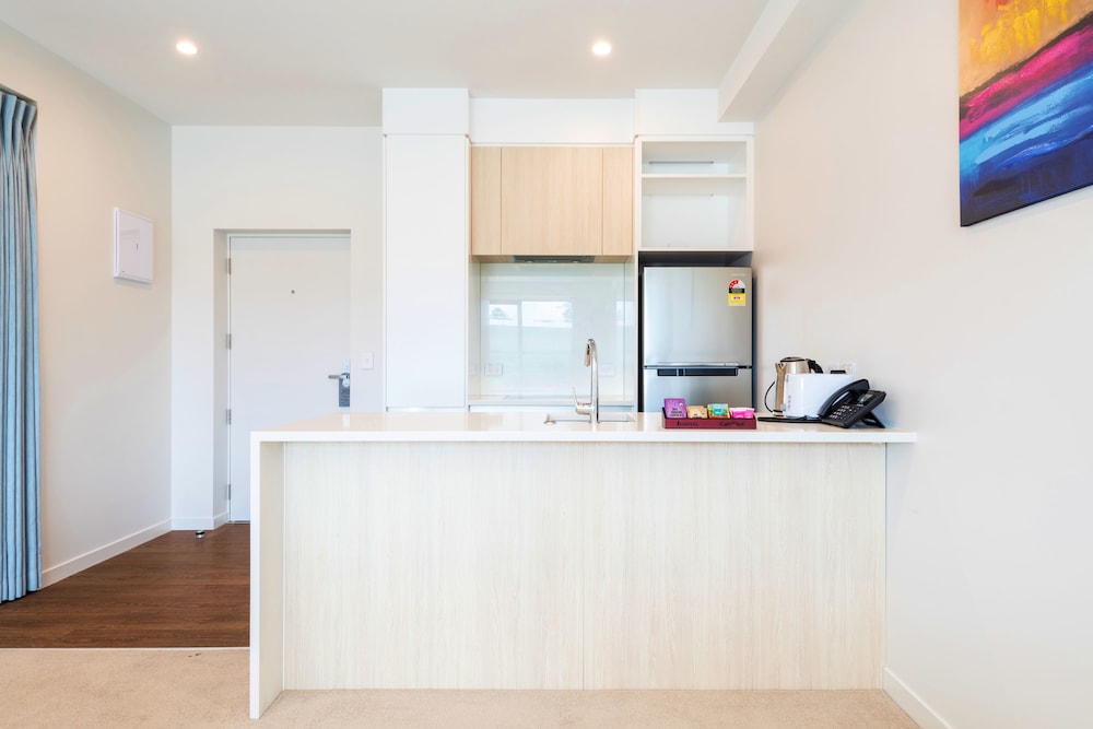 Deluxe Two Bedroom Suite with a free secure parking photo 2