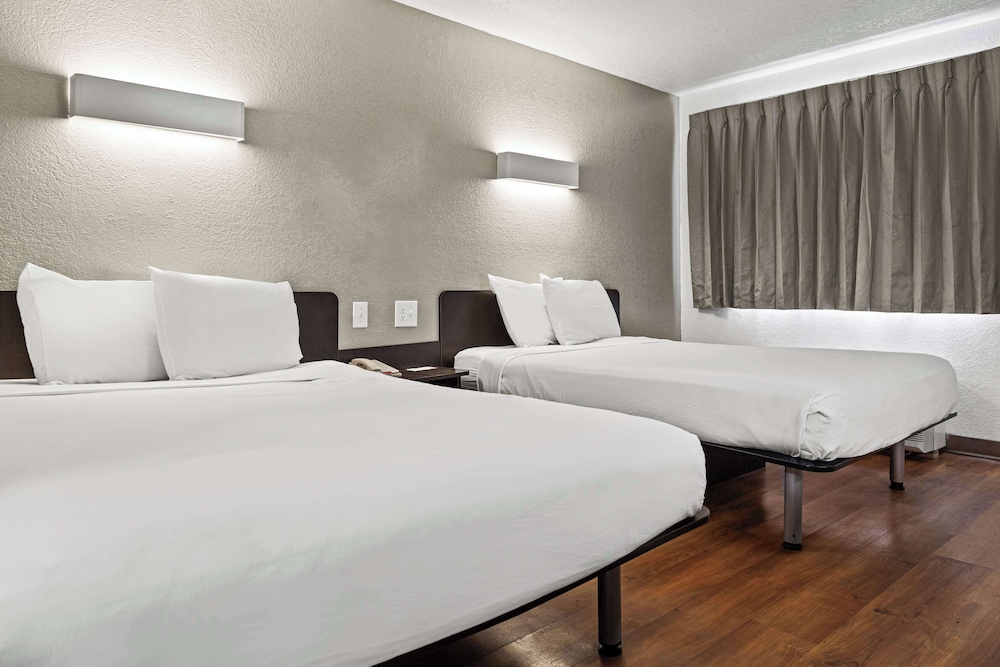 Deluxe Room, 2 Double Beds, Non Smoking, Refrigerator & Microwave photo 1