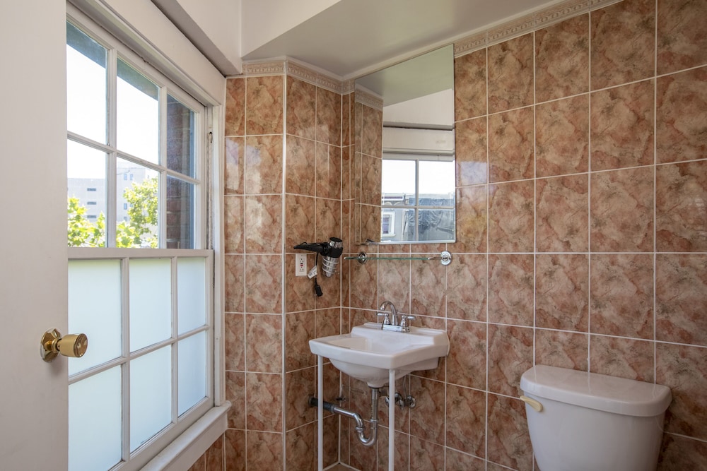 Deluxe Double Room, Ensuite (Street View) - Photo 21