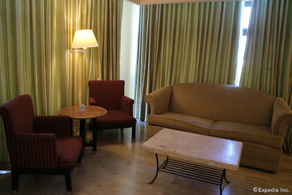 Suite, 1 King Bed, Non Smoking - Photo 5