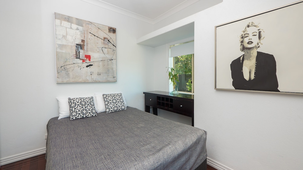 Superior Apartment, 2 Bedrooms, Mountain View