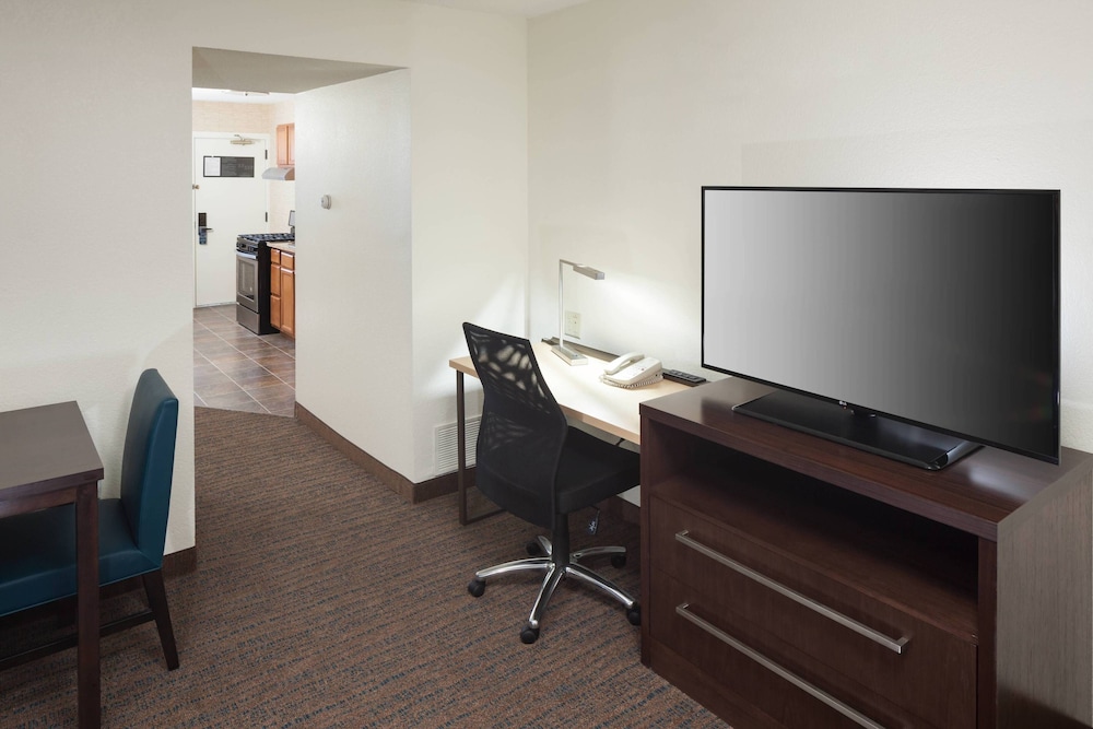 Suite, 1 Bedroom - Photo 2