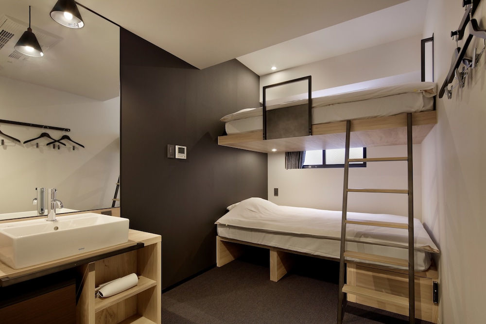 Twin Room with Bunk Bed (Ensuite Bathroom, up to 2 guests) photo 1