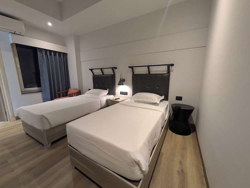 Superior Twin Room - Photo 11