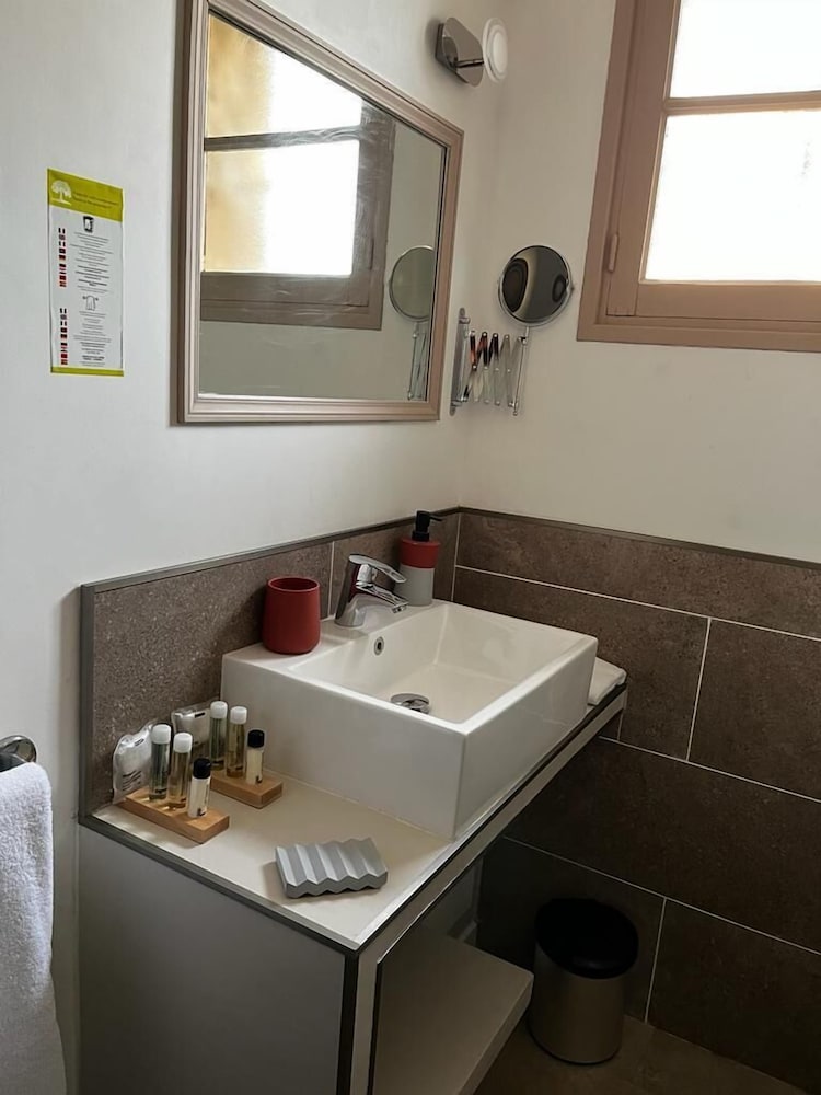 Standard Double Room - Photo 2