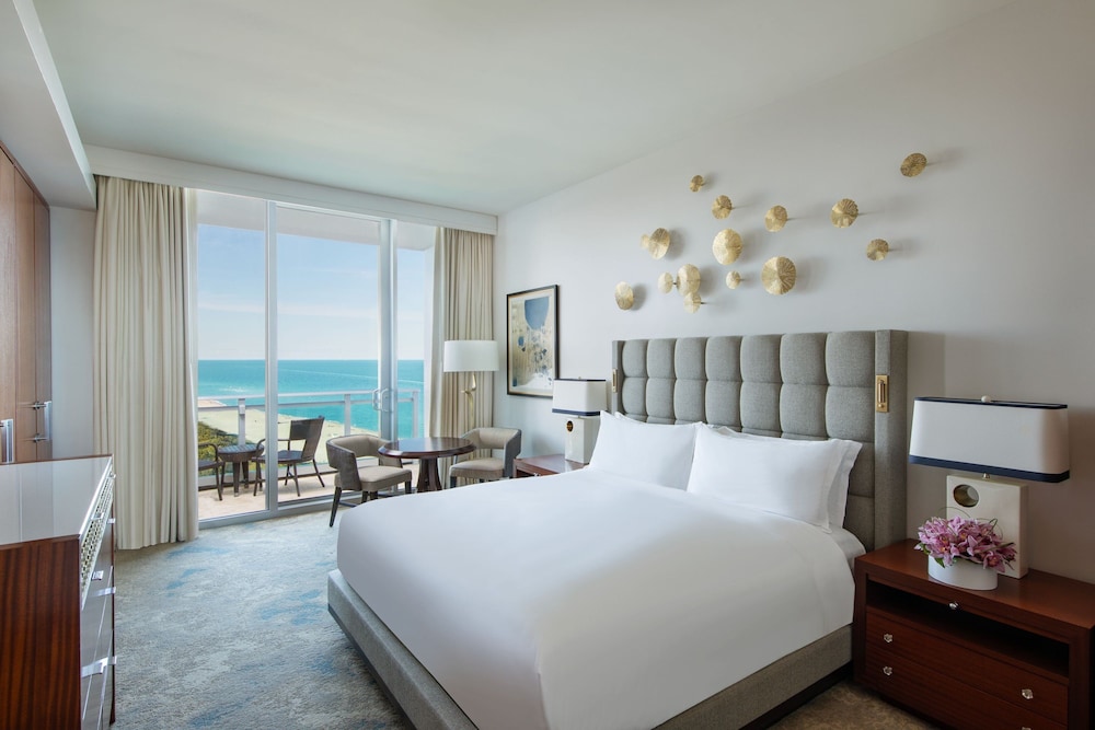 Room, 1 King Bed, Ocean View (Balcony)