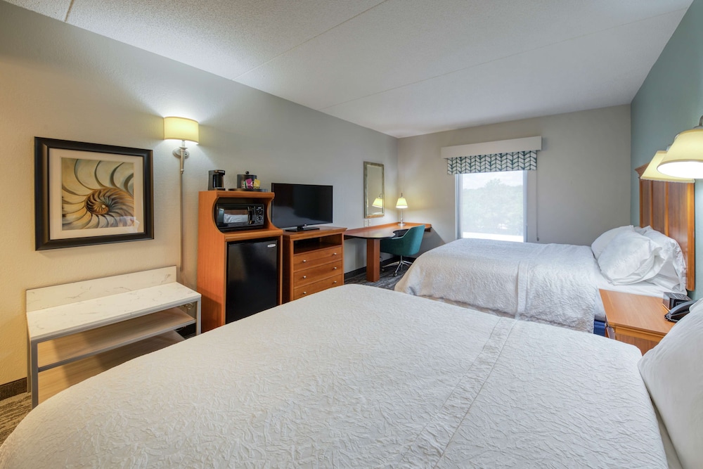 Two Queen Beds - Photo 3