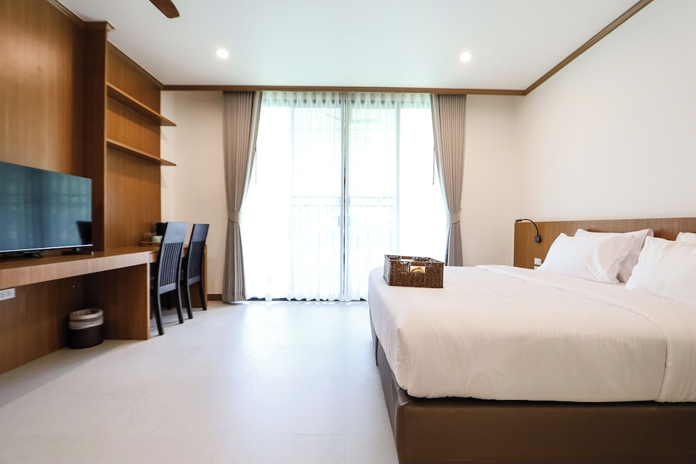 Deluxe Double Room - Photo 16