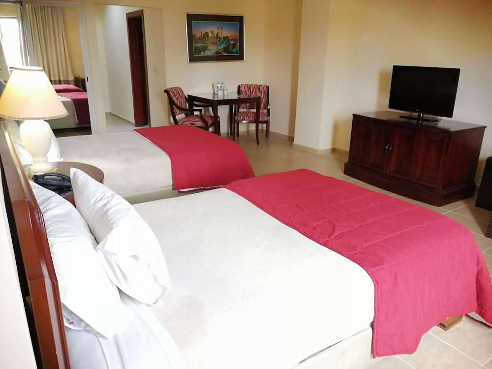 Room, 2 Double Beds, Non Smoking, City View (Exterior View) - Photo 2