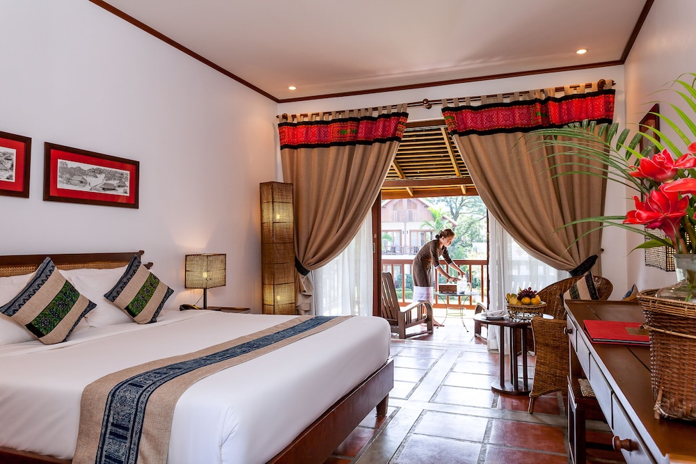 Deluxe Room, 1 King Bed, Mountain View photo 2