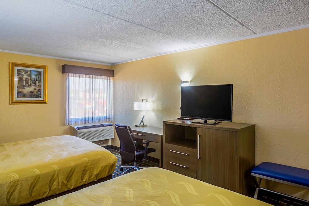 Standard Room, 2 Queen Beds, Non Smoking - Photo 3