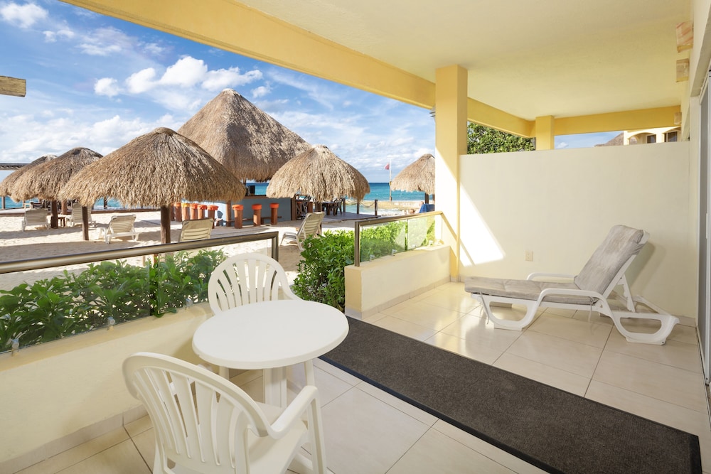 Superior Suite, 2 Queen Beds, Sea View