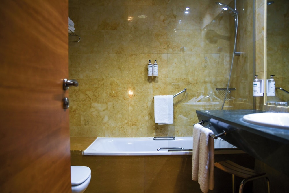 Deluxe Room - Photo 4