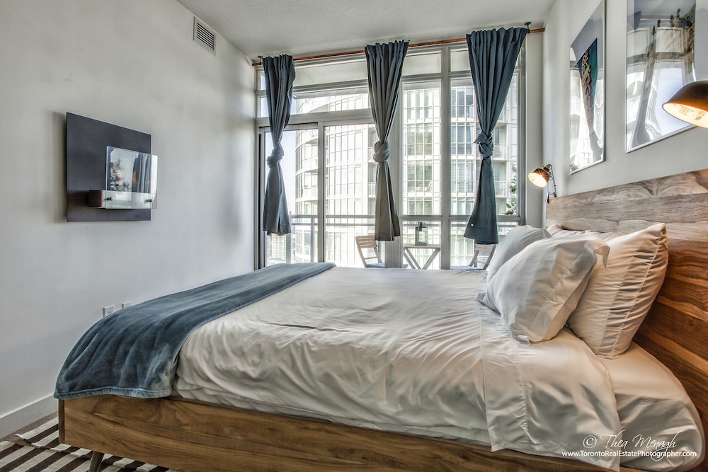 Design Condo, 3 Bedrooms, Lake View, Executive Level