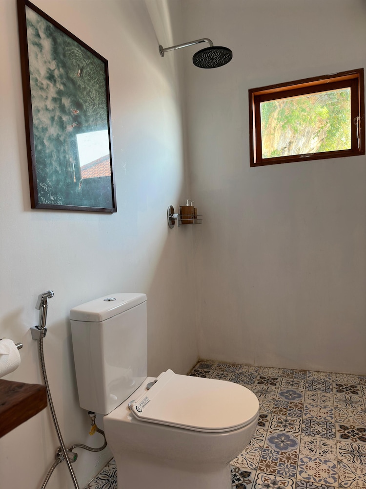 Standard Double Room, 1 King Bed, Balcony, Sea View photo 2