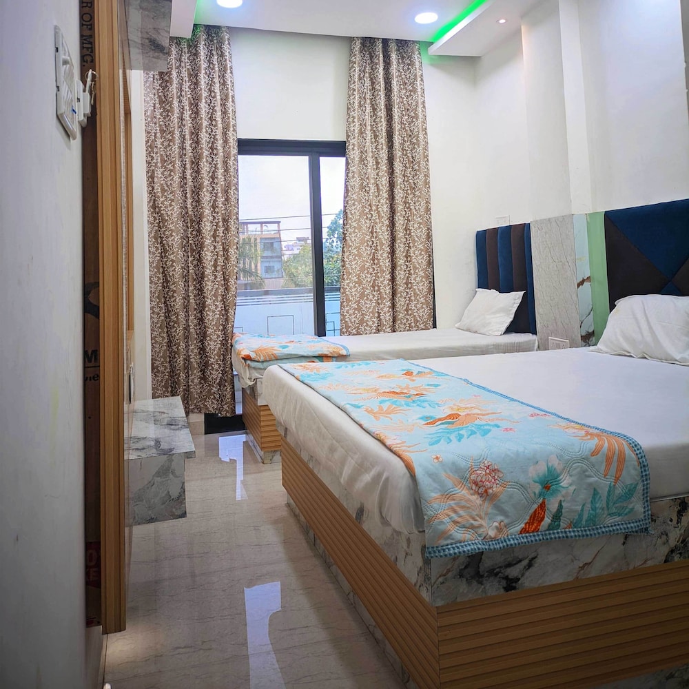 Deluxe Triple Room, City View