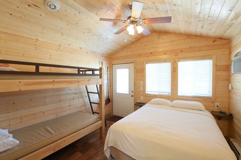 Cabin, Kitchenette (No Pets, Linens Included) photo 3