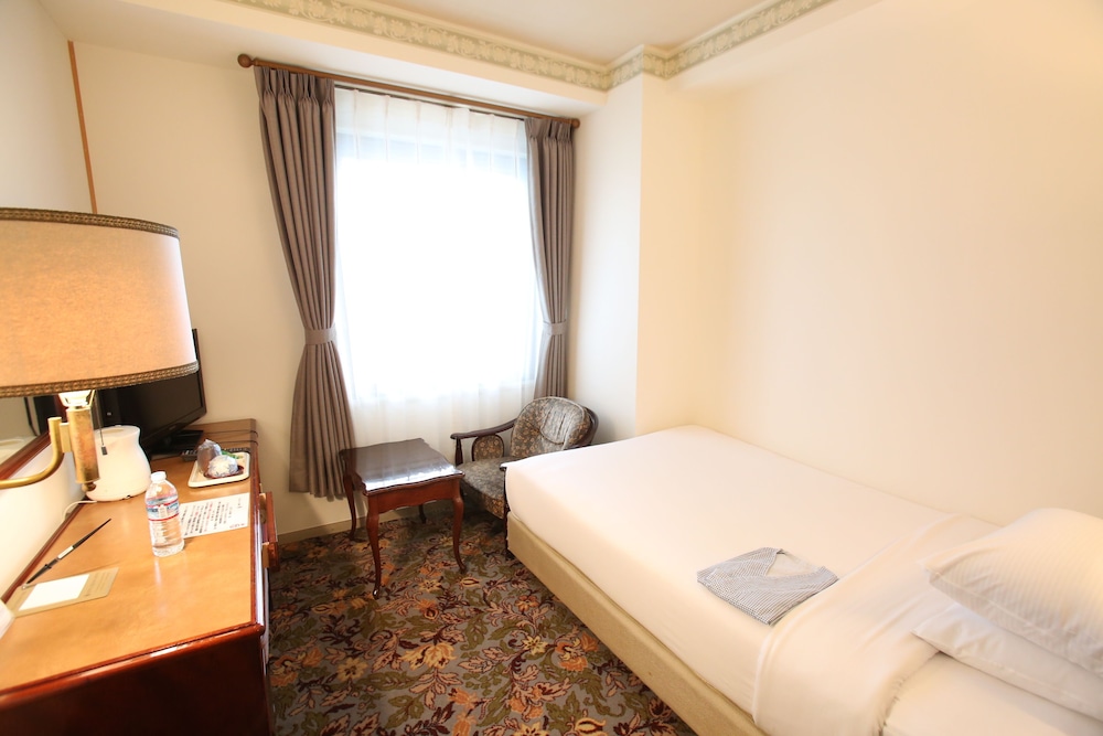 Single Room, Smoking