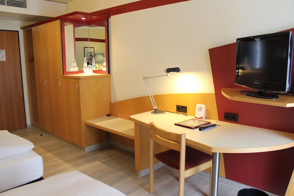 Standard Twin Room - Photo 1
