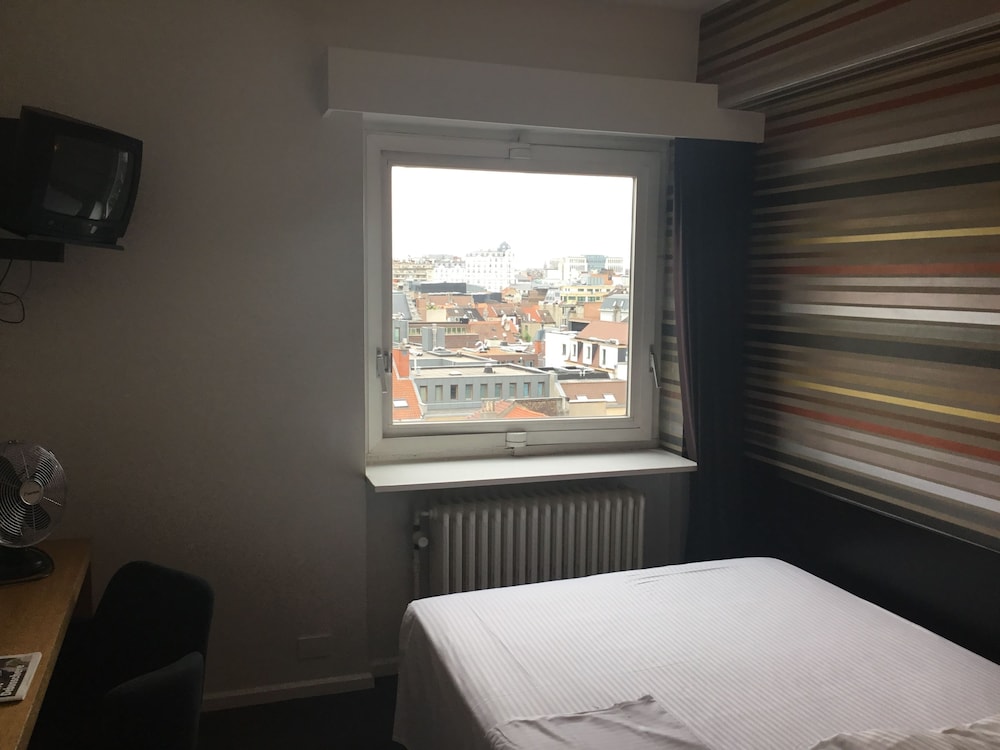 Double Room (Small) - Photo 2