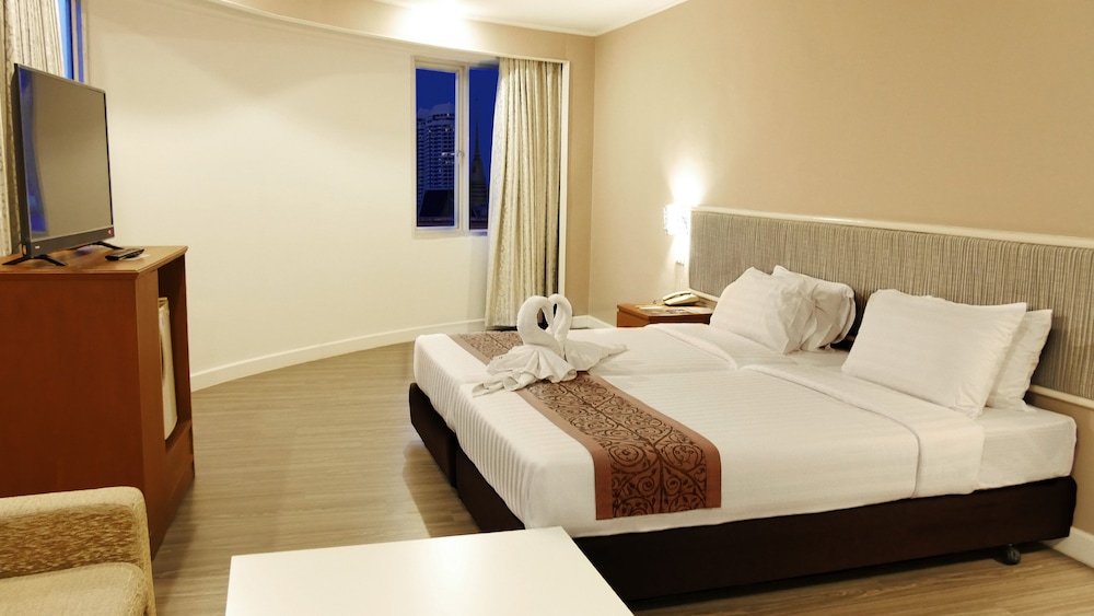 Junior Suite Twin Room - City Wing photo 3