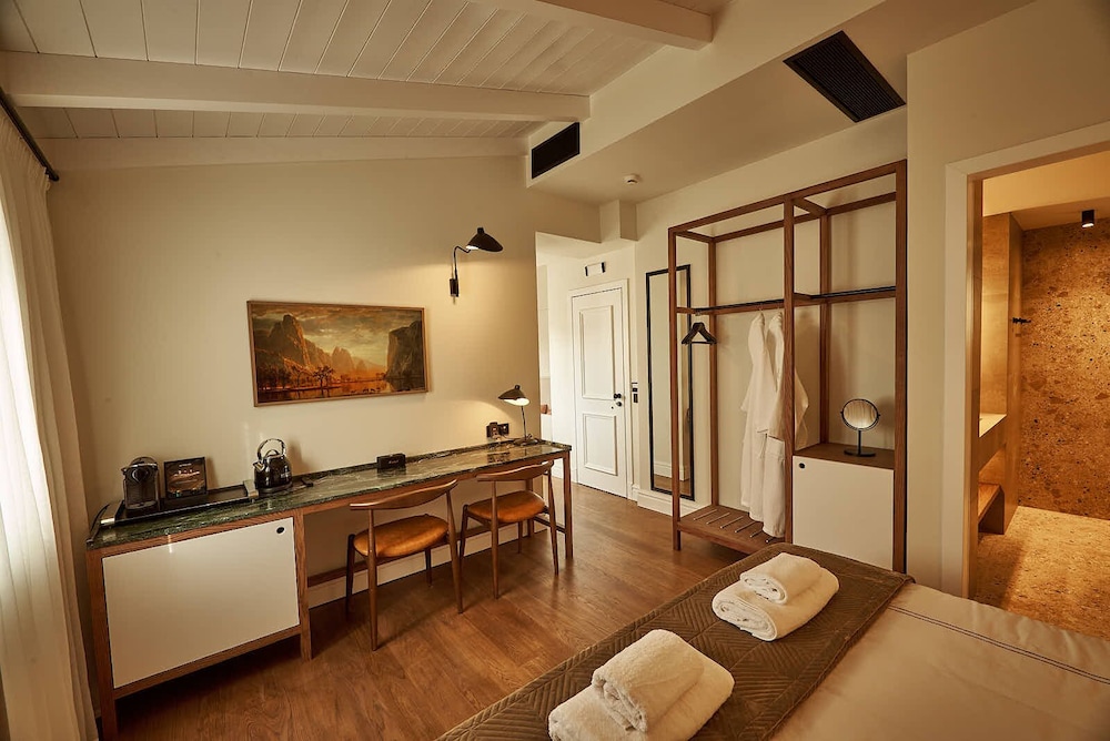 Deluxe Studio Suite
