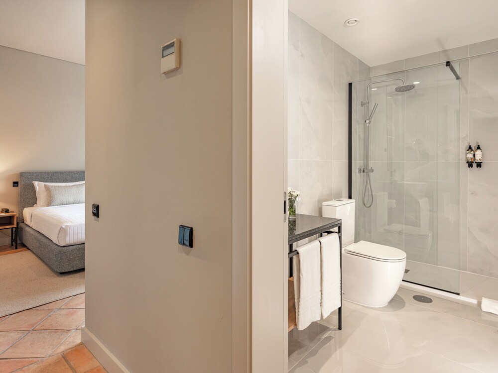 Suite - Photo 3