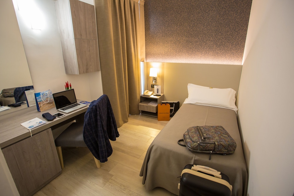 Basic Single Room, Partial Sea View photo 2