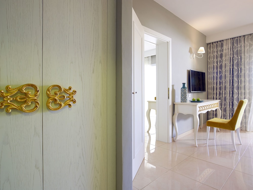 Deluxe Room, Garden View (Family, Sharing Pool)